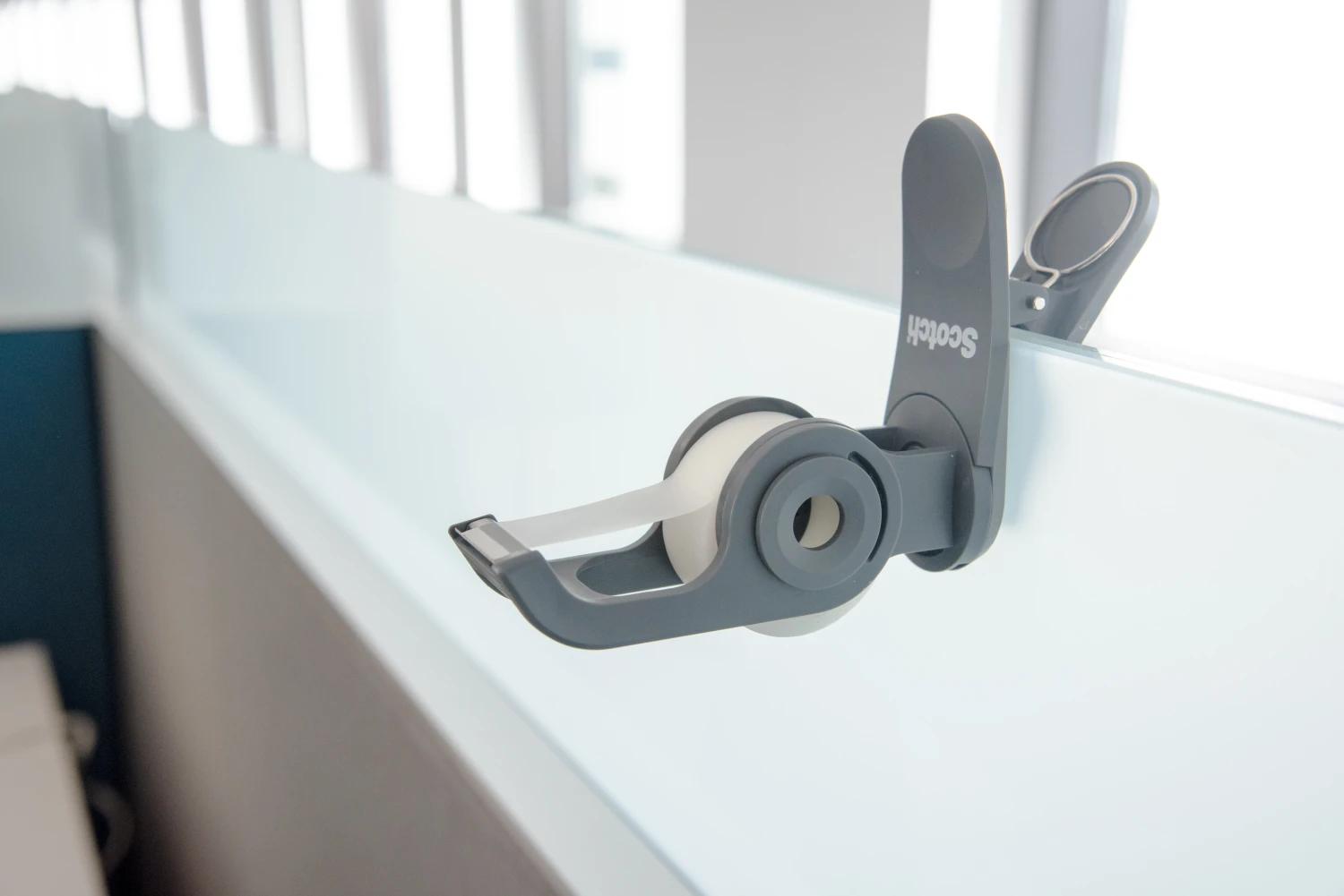 SCOTCH Clip and Twist Abroller